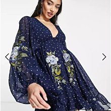 (嫻嫻屋) 英國ASOS-花卉刺繡點綴點點印花V領長袖挖空背露美背傘狀裙洋裝禮服EK23