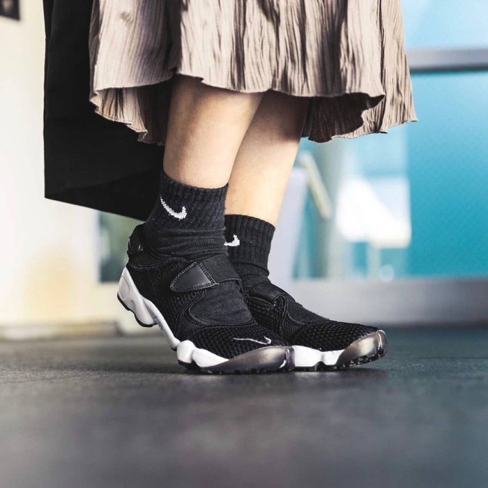 =CodE= NIKE WMNS AIR RIFT BR 魔鬼氈透氣網忍者慢跑鞋(黑白) 848386-001 W 女