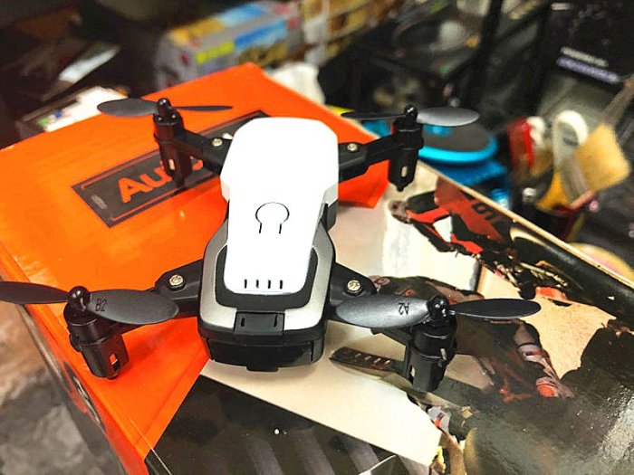 創億RC  Z10四軸機 /迷你折疊四軸/空拍機/遙控飛機/無人機/四軸飛行器/即時圖傳/可定高停懸型號