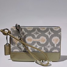 就愛精品店❤️ COACH 專櫃款 古銅金+特殊織布手拿包 #45375