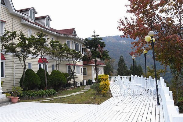 快樂自由行住宿 新年兩人房 (一大床)住宿 桃園拉拉山 富仙境鄉村渡假旅館 含早餐