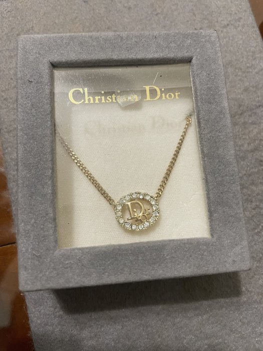 售出。【BEAUTY精品】正品 Christian Dior CD 克莉絲汀迪奧vintage logo鑲鑽字母項鍊 鎖骨鍊
