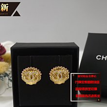 ☆優買二手精品名牌店☆ CHANEL VIP 限量 粉紅 幻彩 水鑽 LOGO 雙 C 扇貝 蚌 針式 耳環 全新二