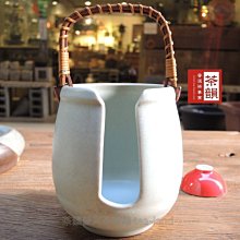 [茶韻] 台灣當代陶藝師，許德家先生之作品，手工陶製，置茶杯