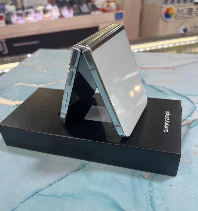 拆封新品🔹最新款封面螢幕設計SAMSUNG Galaxy Z Flip5 (8G+256GB)綠色折疊機