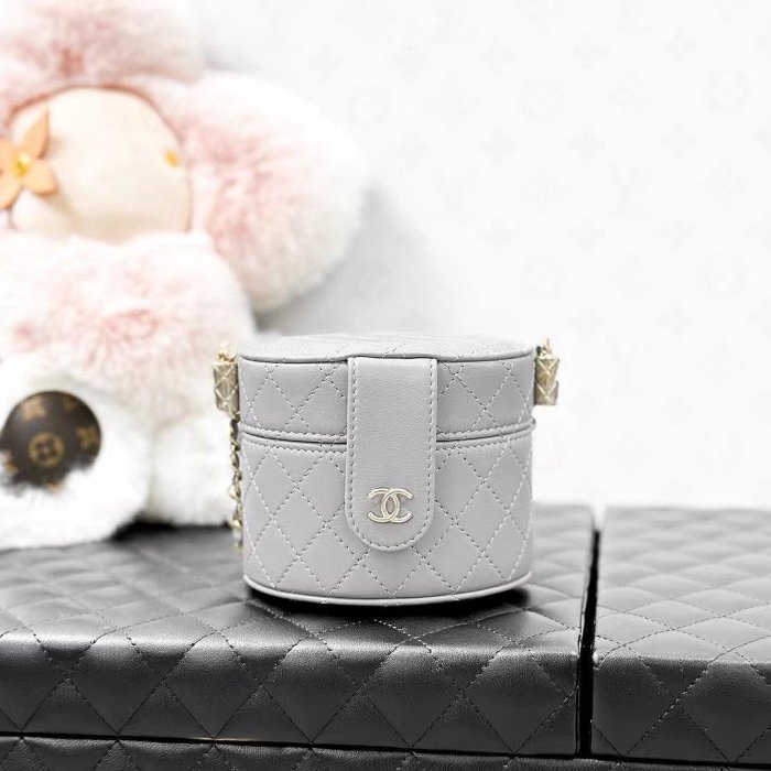 Chanel 21B灰色橢圓化妝包，鍊條包，身份卡31開，全