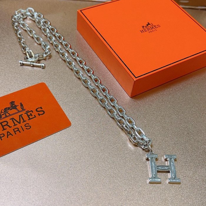 HERMES  愛馬仕項鏈 豬鼻子項鏈系列首飾 .高端鏈條經典搭配 新品 簡單時尚 火爆款出貨 設計獨特 前 NO33709