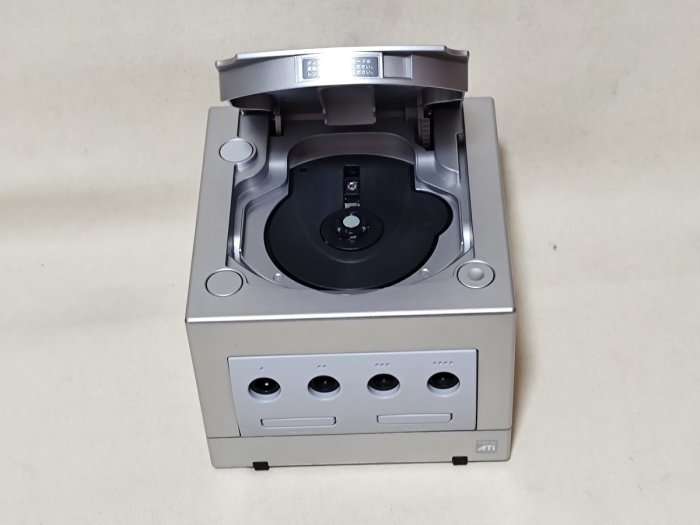 NGC GAME CUBE 任天堂原廠主機~銀色~含盒 附馬莉歐賽車 BB0093