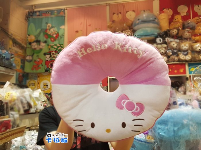 台南卡拉貓專賣店 三麗鷗HELLO KITTY 坐墊 甜甜圈坐墊 抱枕 kitty娃娃 無嘴貓娃娃 可繡字