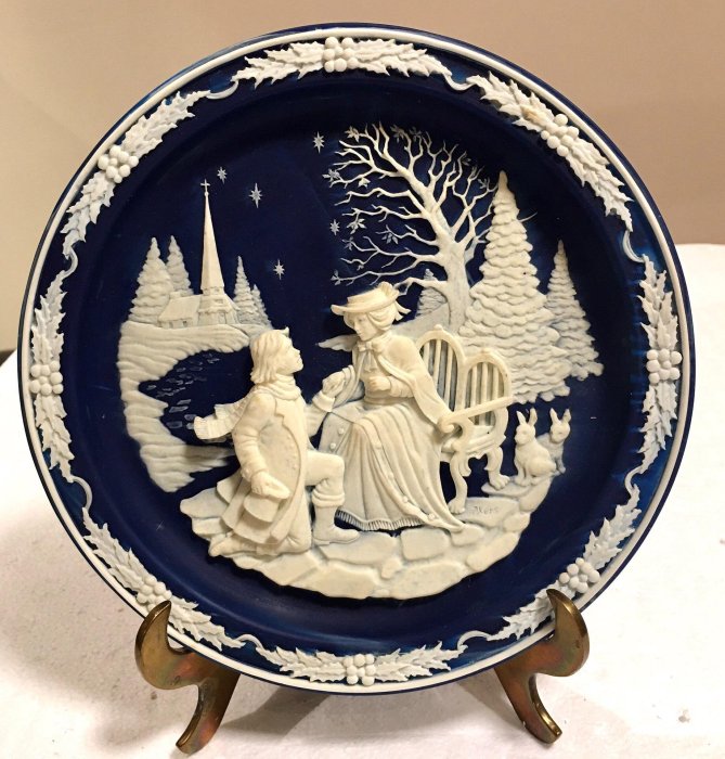 西洋古董浮雕工藝收藏瓷盤。 圣誕快樂系列。美國藝術家用堅實的