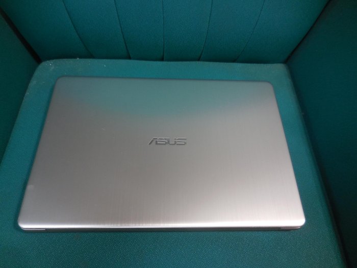 ASUS Vivobook S510U  i7八代  8G/全新256G SSD ,獨顯2G,FHD/窄邊框 輕薄