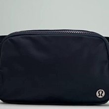 Lululemon everywhere belt bag 腰包 胸包 斜跨包 時尚包 尼龍材質 現貨 美國姐妹屋