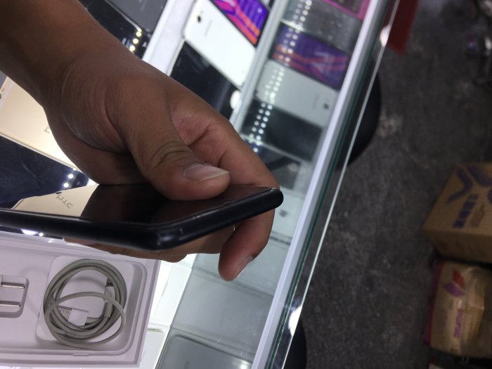 **最殺小鋪**中古 APPLE IPHONE7 128g 消光黑 無傷/有傷 二手蘋果手機另有 i7plus128G