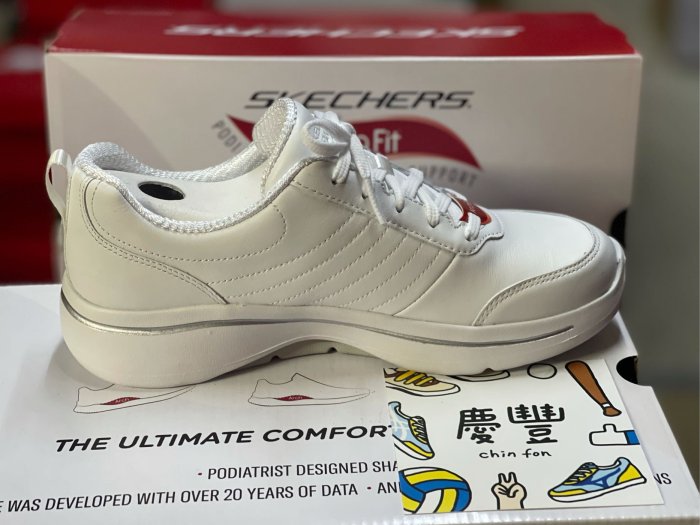 SKECHERS GO WALK ARCH FIT 女 全白 皮革 足弓支撐 慢跑 124413WHT護士鞋