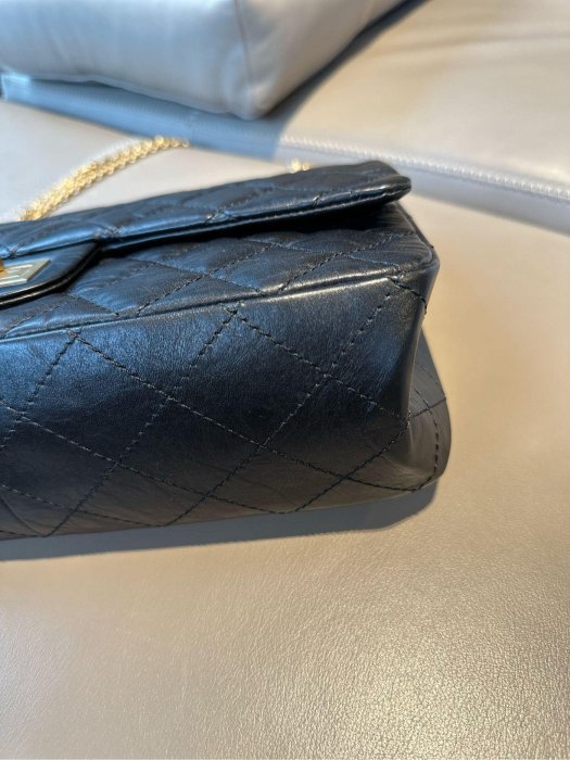 Chanel  經典包款 2.55 Jumbo 復刻牛皮 搭配金釦 97新 完美無磨損、翻蓋包 口蓋鏈條包 雙層設計 配件： 香奈兒盒、防塵套、保卡、羊毛氈