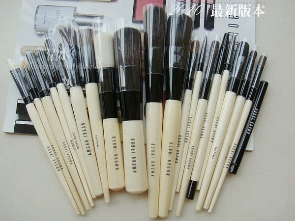 保留預購【BOBBI BROWN 芭比波朗專業20件彩妝刷具組】附刷包,(升級新版)