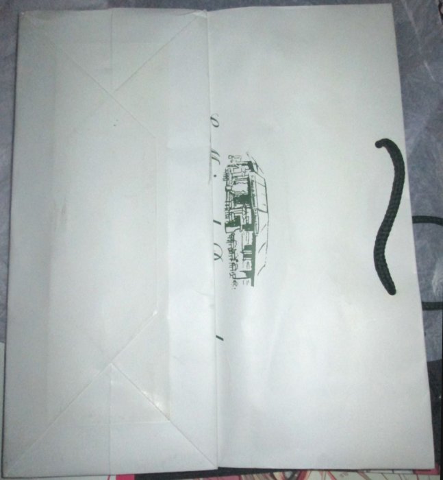 白底綠字丹麥之屋手提紙袋/手提袋/尺寸約:長29.5*寬12*高約25公分(CM) 有使用過&輕微摺痕