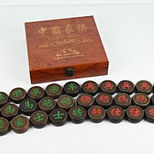 《玖隆蕭松和 挖寶網U》B倉 木製 大顆 中國象棋 總重約 3kg 盒裝 (07841)