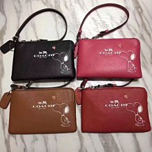 NaNa代購 COACH 65193 新款史努比全牛皮女士手拿包 特惠款 附購證