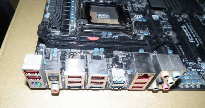 瑕疵品GA-X79-UD3技嘉主機板REV1.0 INTEL LGA2011支援XEON E5-2630L