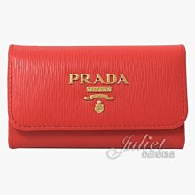 【茱麗葉精品】全新精品PRADA 1PG222 浮雕 LOGO水波紋六孔鑰匙包.紅 預購無現貨