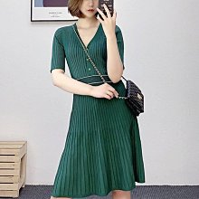 歐單 新款 簡潔氣質 高貴森林綠 修身顯瘦 撞色高腰大長腿 V領短袖針織連身洋裝 (U1403)