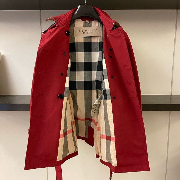 Burberry Brit 紅色風衣