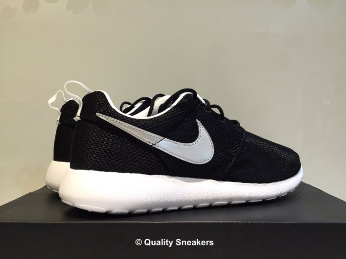 現貨 - Nike Roshe One Roshe Run 黑白 銀勾 GS 女段 599728 021