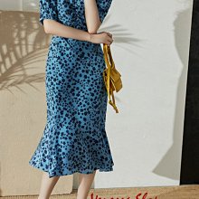 歐美 新款 法式氣質美人 浪漫都市系列 真絲桑蠶絲 魚尾荷葉邊 V領五分泡泡袖連身洋裝 (U1062)