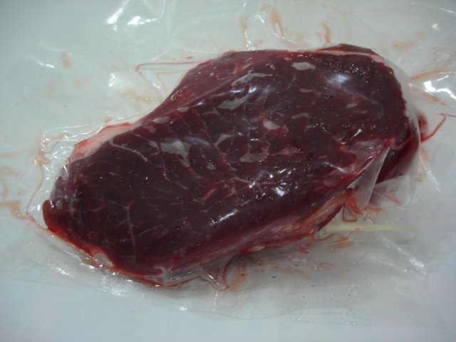 鹿肉.生鹿肉(去皮去骨)一斤400元,鹿心.鹿肝.鹿產品.串燒鹿肉.鹿肉燒烤  另售:鱷魚肉  (恩愷食品)