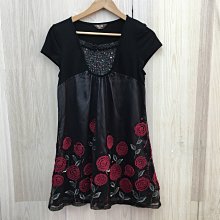 【愛莎＆嵐】 Town wear 棠葳 女 黑色梯形領短袖花卉印花氣質洋裝/L 11204 28