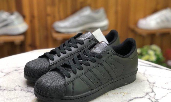 ADIDAS ORIGINALS SUPERSTAR 全黑 皮革 貝殼頭 低幫 滑板鞋 AF5666 情侶鞋