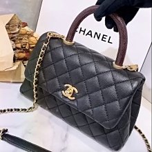 二手旗艦 CHANEL 香奈兒 黑色荔枝牛皮 菱格 金釦 酒紅提把 HANDL 24CM (中友店)