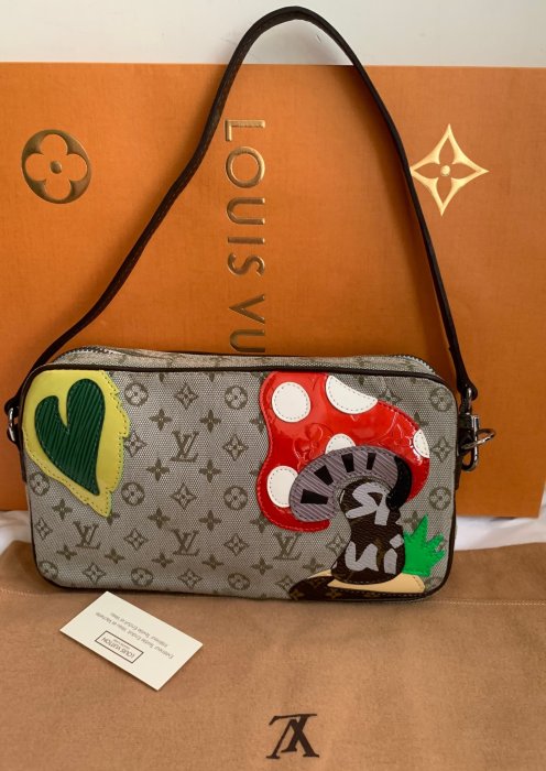 LV （限量pochette conto de童話)手提肩背包*😘美品；加贈長鍊，可斜背更輕便～👍