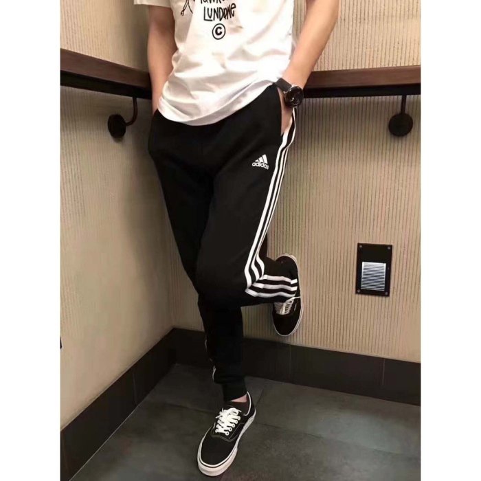 現貨熱銷-Adidas 愛迪達長褲 修身 窄版 長褲 運動褲 三線褲 束口褲 慢跑褲 情侶款 學生褲 BP8742