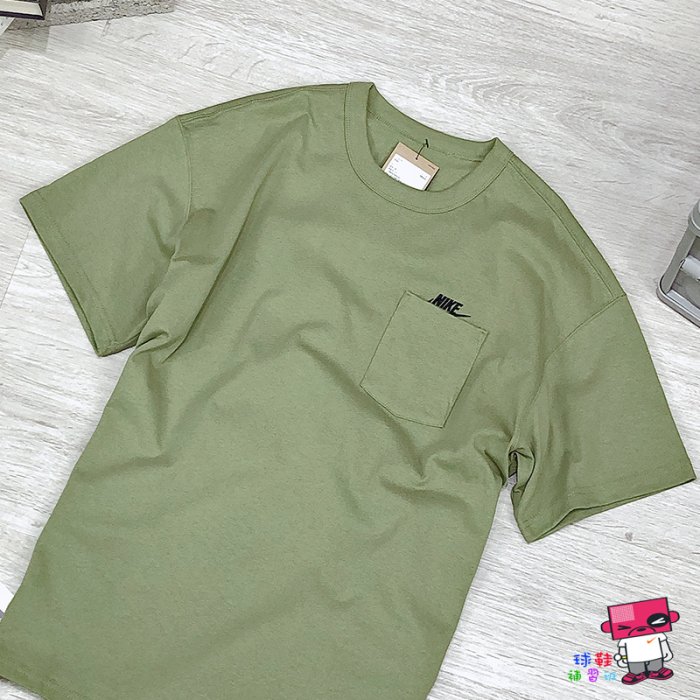 球鞋補習班 NIKE SPORTSWEAR LOGO TEE 靛藍 工裝 口袋 男 刺繡小標 T恤 DQ9296-440