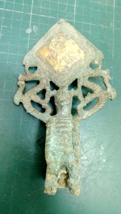 如意玉貴人-青銅鑲白玉（年代不詳)，重約317g
