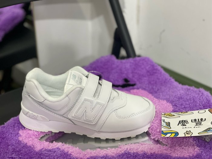 Kelly精品*New balance 574 YV574ERM 護士鞋  魔鬼氈 全白 大人 女 復古鞋 休閒鞋