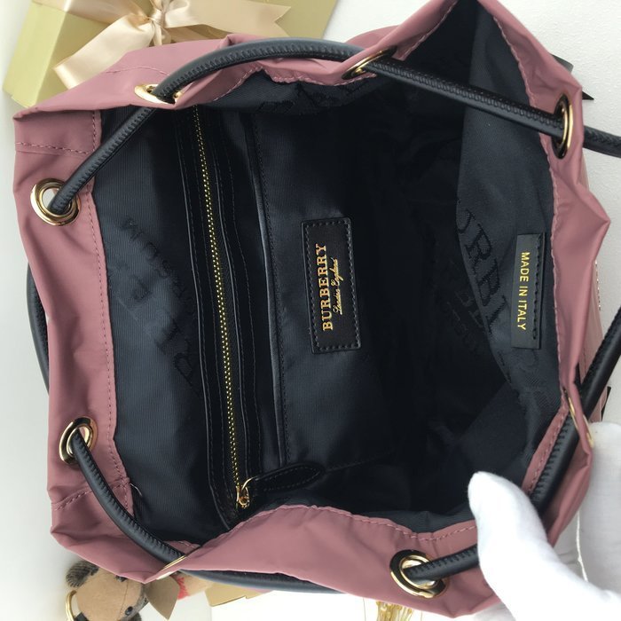 ( 新品現貨）三色 全新原廠 Burberry Rucksack 經典焦糖 扣帶 大 中 小 尼龍 金扣 軍旅 後背包