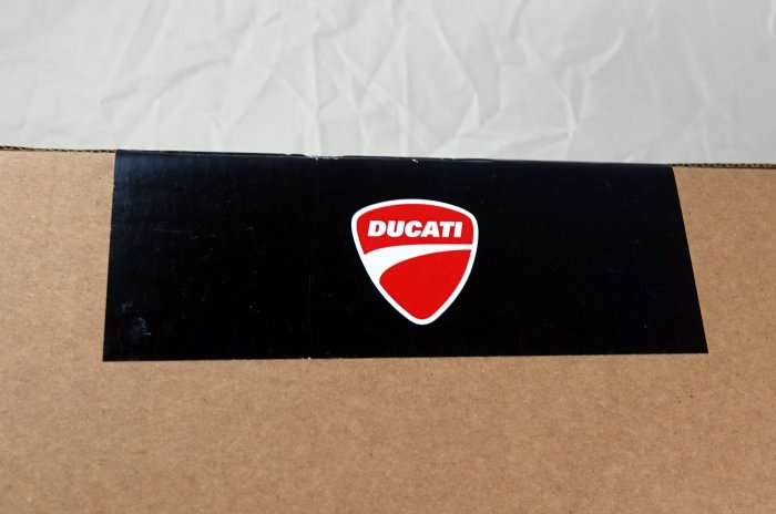 全新從未拆開來過【DUCATI 模型車限定收藏盒】只有一套！低價起標無底價！(下標前務必詢問是否有存貨！)