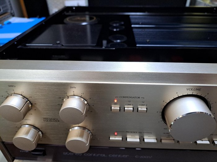 Accuphase c200v 功能最齊全的經典前級 RCA/平衡輸入/出 內建高級唱放不論cd/黑膠/數位訊源的平衡輸出皆適宜