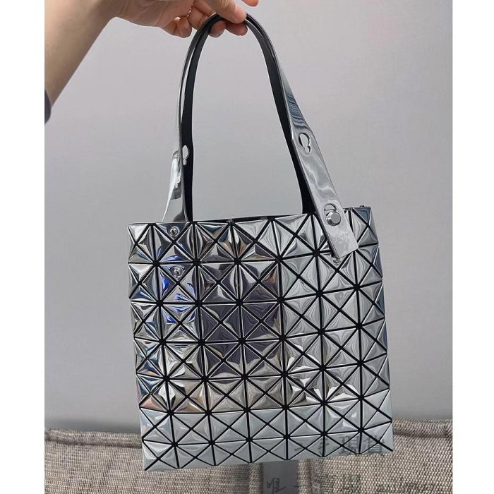 三宅一生 Issey Miyake BAOBAO 經典款 7x7格 手提包 單肩包 購物袋 鏡面銀色