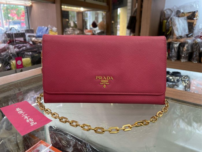 ☆最愛二手精品☆ PRADA Woc 桃紅色防刮牛皮金字金鍊釦式翻蓋肩背包斜背包手拿包晚宴包 1M1440 B8408