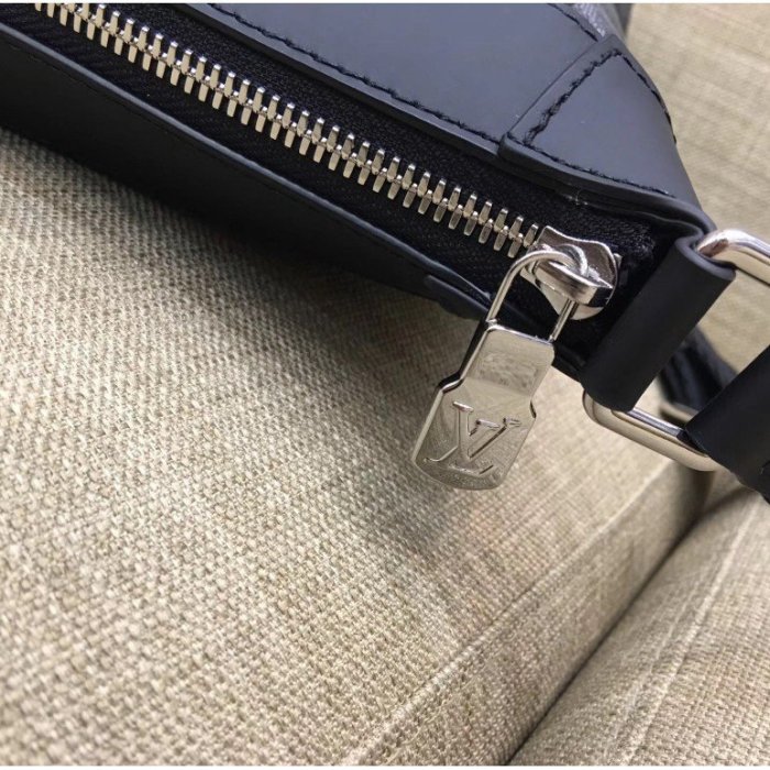 二手99新 LOUIS VUITTON MICK PM N40003 lv 黑灰棋盤格紋斜背信差包/郵差包 有現貨