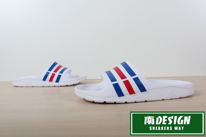 南 2021 7月 ADIDAS DURAMO SLIDE 運動拖鞋 白藍紅 一體成型 男女鞋 愛迪達 U43664