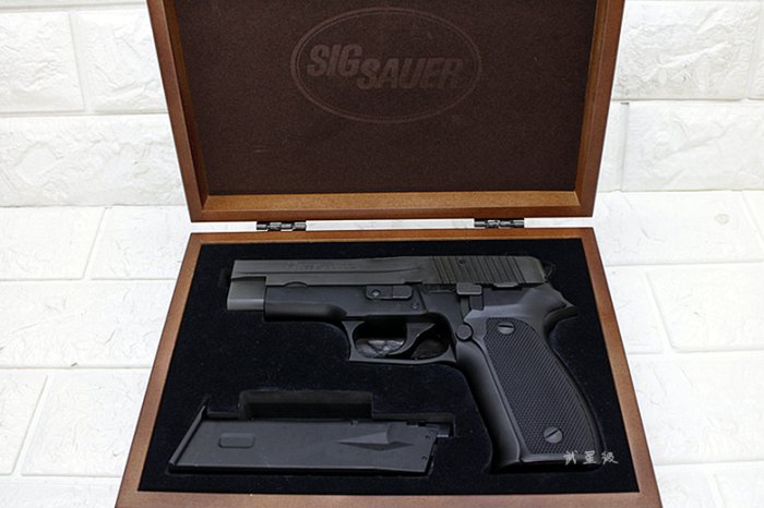 台南 武星級 鋼製 SIG SAUER P226 手槍 瓦斯槍 附 胡桃木收納盒( 精品收藏GBB槍BB彈模型槍玩具槍