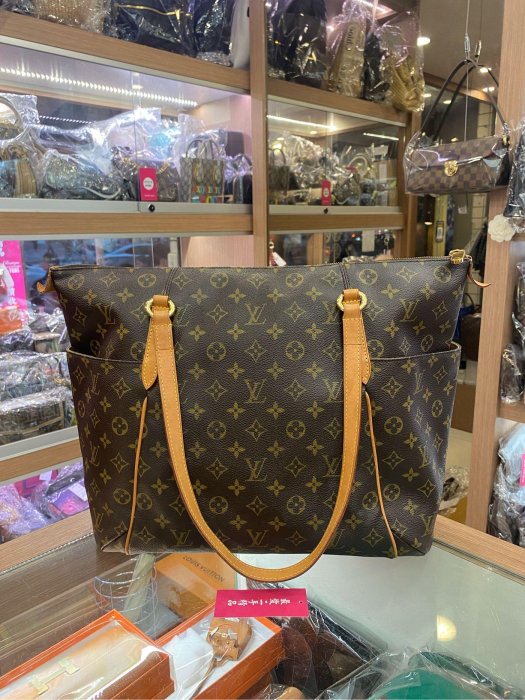 ☆最愛二手精品☆ LV LOUIS VUITTON 字紋老花雙口袋天心包肩背包托特包 M56690 C3542 Totally GM