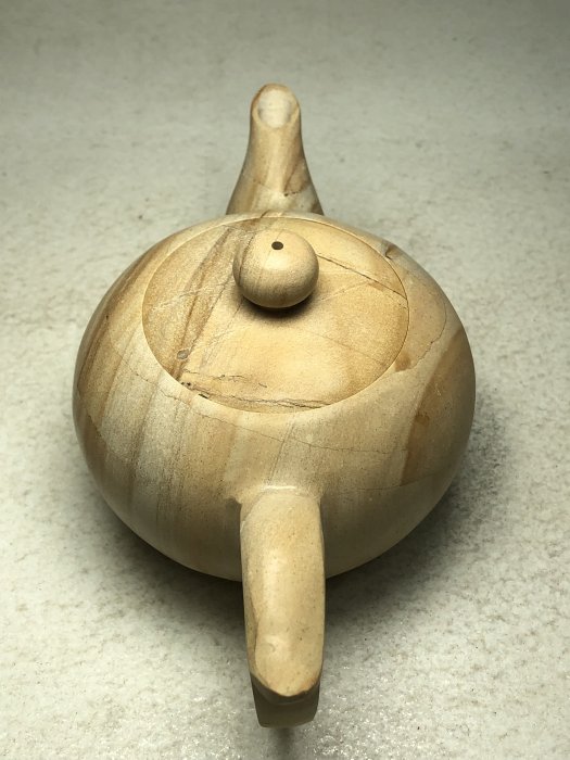一早期木紋石壺一單孔.寬13.9壺身7.9高6.8公分約150cc重225公克一