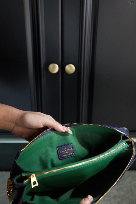 【二手包包】LV Coussin抱抱包獨特設計 時尚又經典超級百搭 日常通勤皆可上身又A又颯尺寸22.16 NO227713