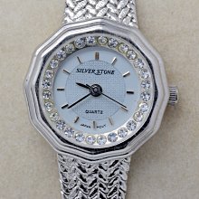 《寶萊精品》Silver Stone 銀石表多角圓型女子錶